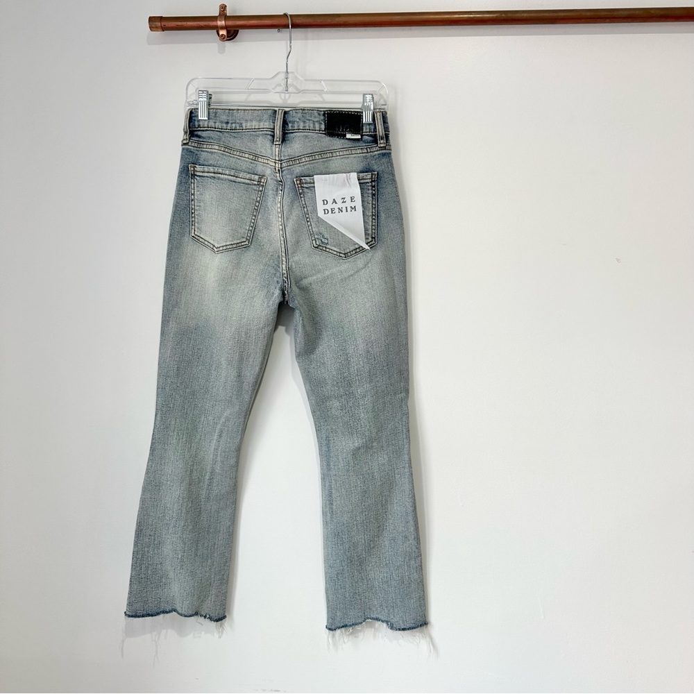 NWT Lulu’s Daze Denim Shy Girl Light Wash Distressed High Waist Crop Fla… - Picture 8 of 8